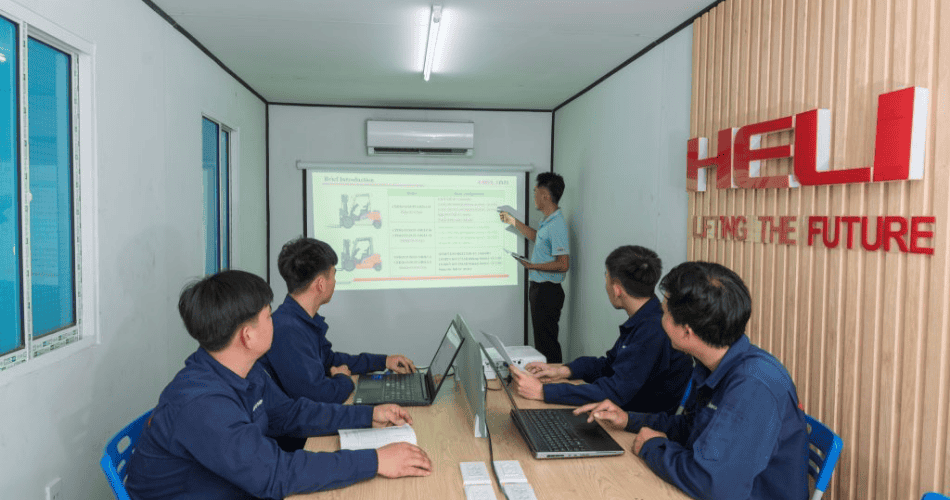 Xe Nâng Bình Minh – Địa Chỉ Thay Thế Ống Dẫn Dầu Thủy Lực Heli Uy Tín