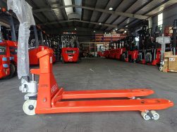 Xe nâng tay thấp gắn cân càng hẹp 550x1160