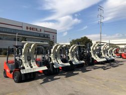 Bộ kẹp cuộn giấy trên xe nâng Heli